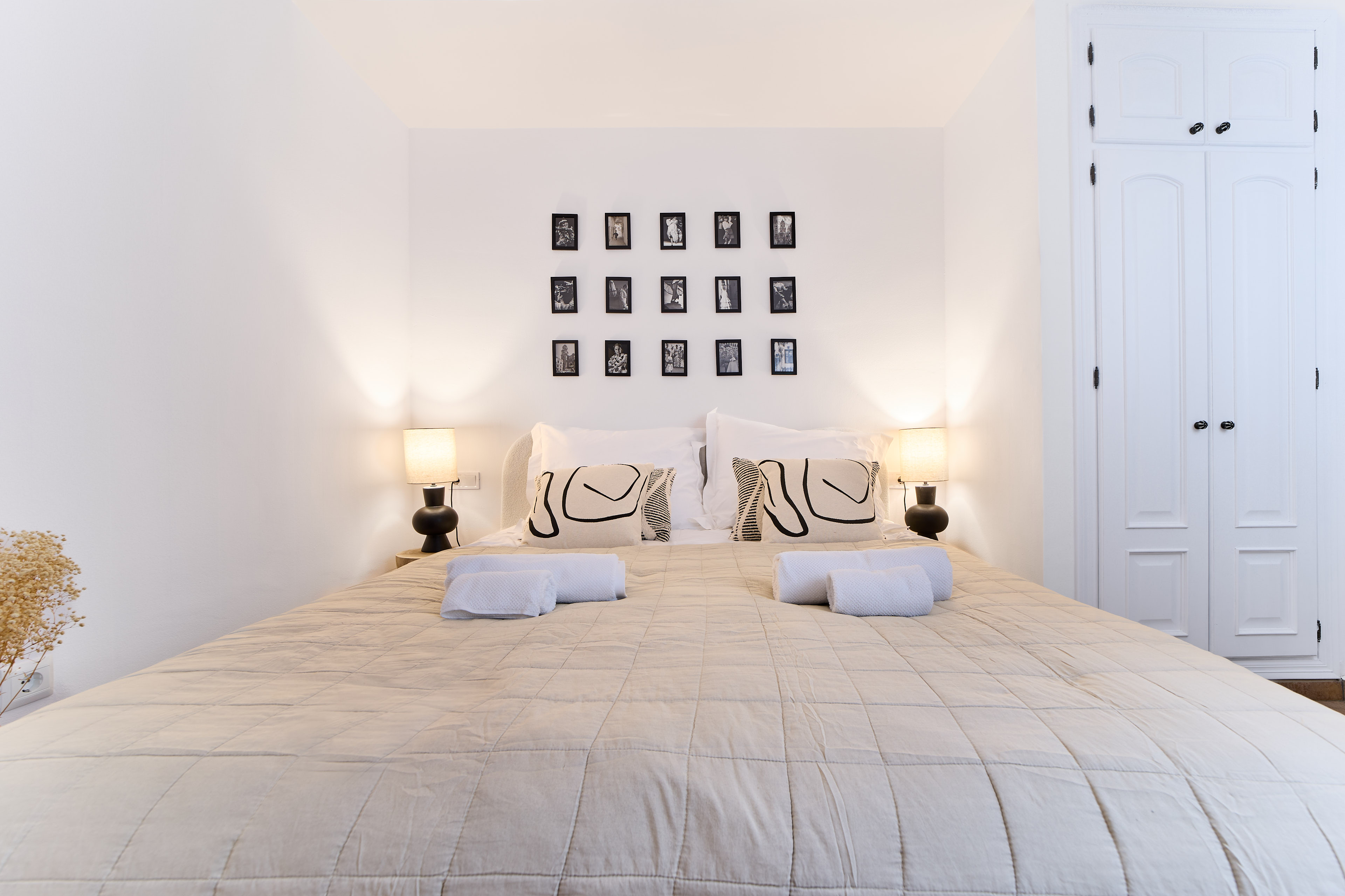Calm Casa Wanda bedroom with soft neutral bedding
